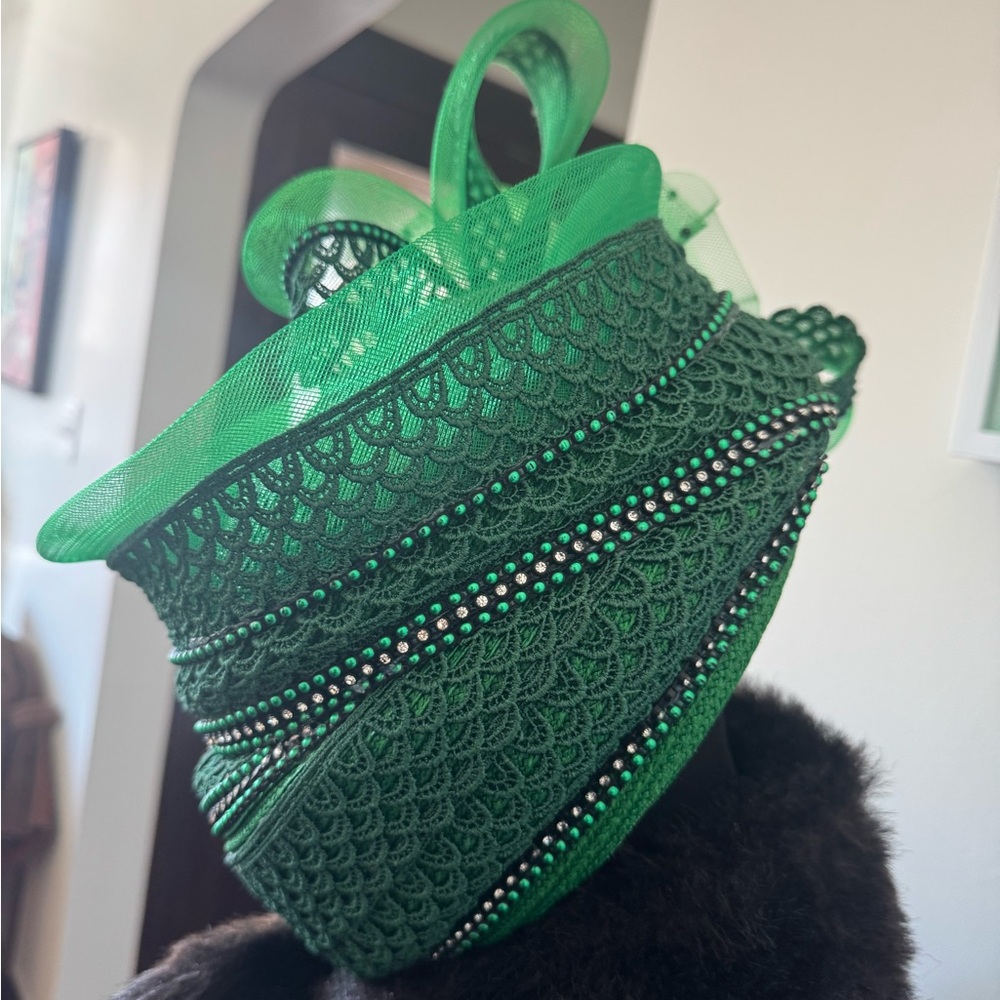 Emerald Green church Hat with Intricate Lace and Bow - Picture 4 of 11